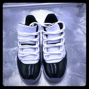 USED ! Air Jordan 11 Low Iridescent (Easter)